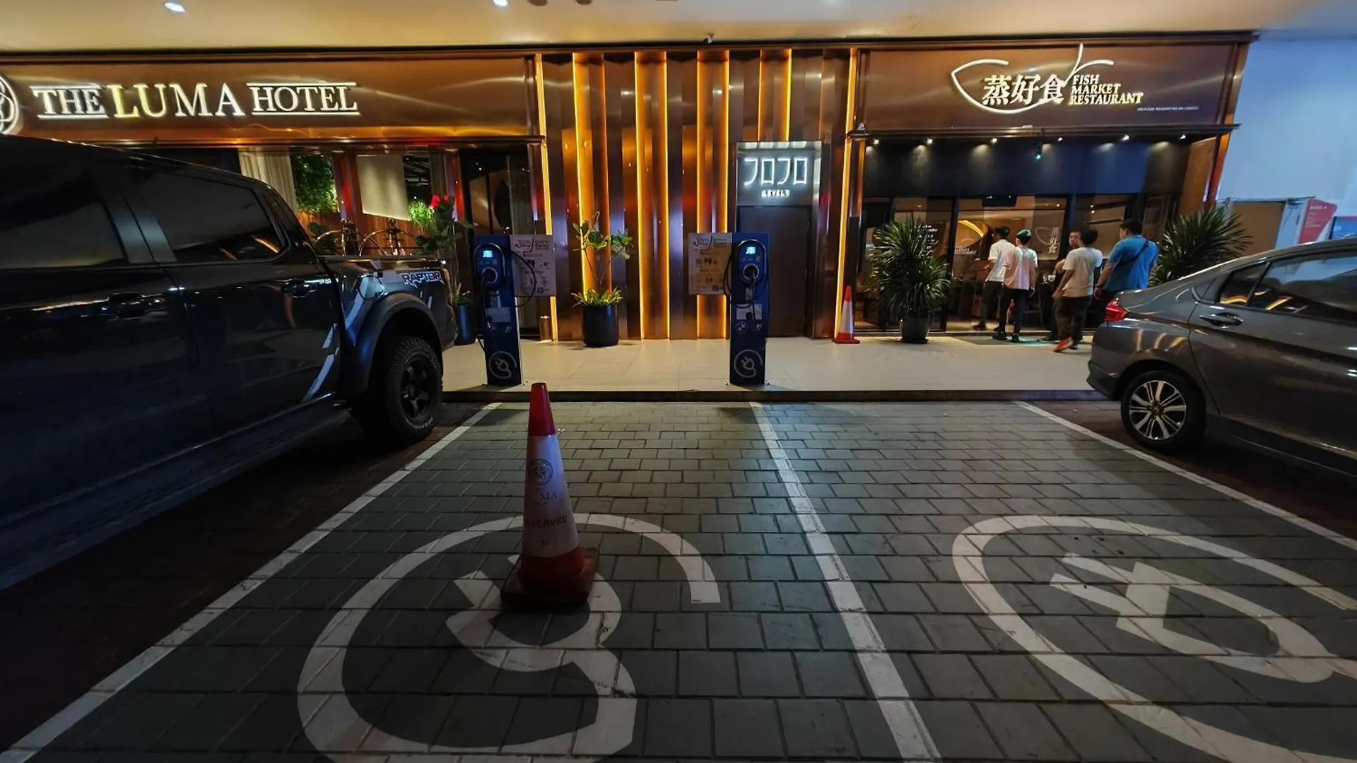 Sutera Avenue Rooftop Infinity Pool Kk Infini Stay 코타키나발루 아파트