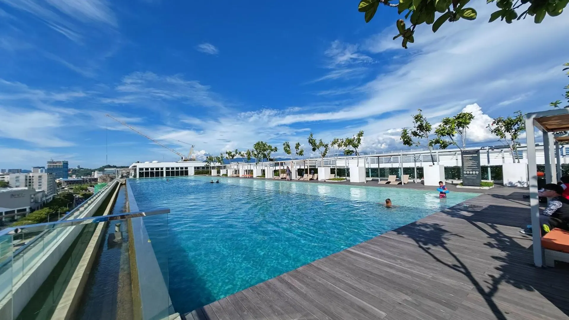 Sutera Avenue Rooftop Infinity Pool Kk Infini Stay 코타키나발루 아파트